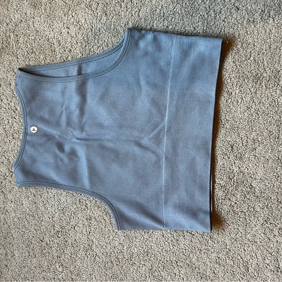 Gray Ribbed Crop Top - Picture 2 of 3